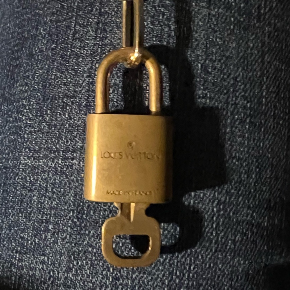 Louis Vuitton Lock and Key on chain, used - Picture 4 of 10